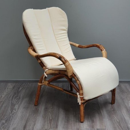 Acapulco rottinkinen riipputuoli, luonnonvaalea rottinkipunos ja laadukas vaalea pehmuste